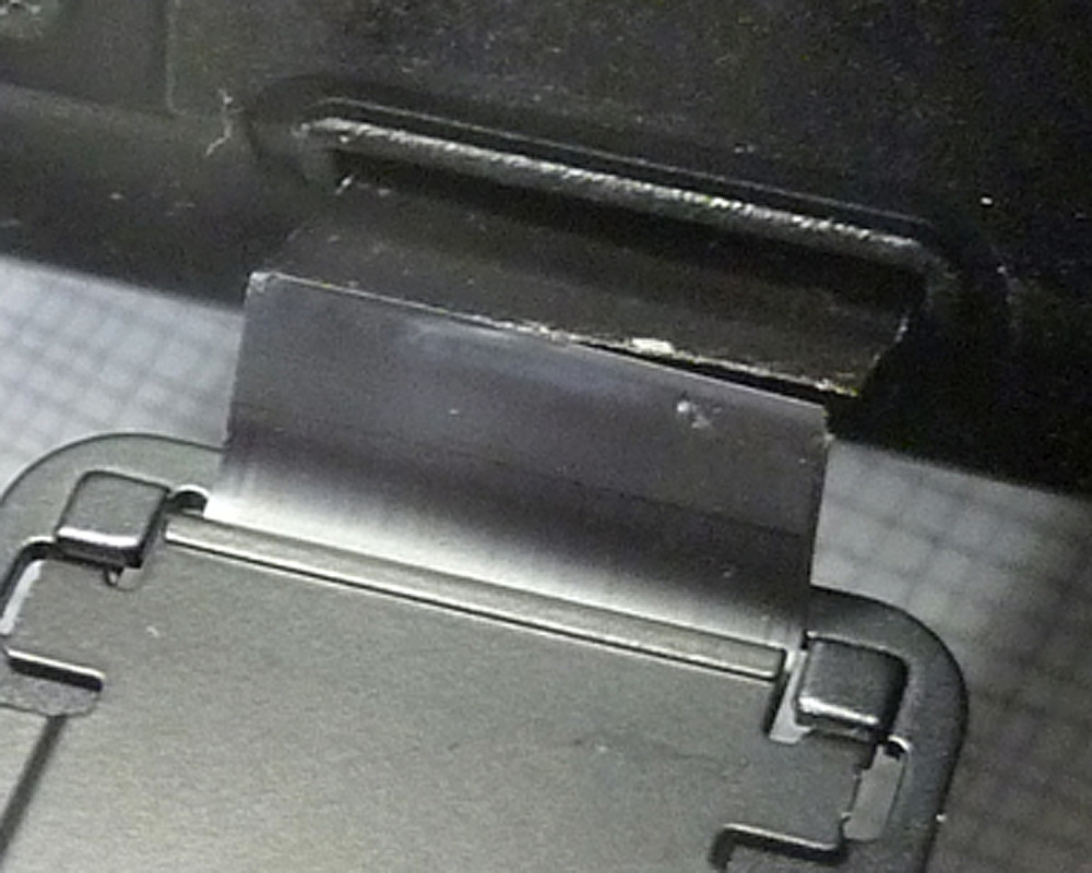 Plus d'affichage sur l'écran inclinable — nappe flex coupée